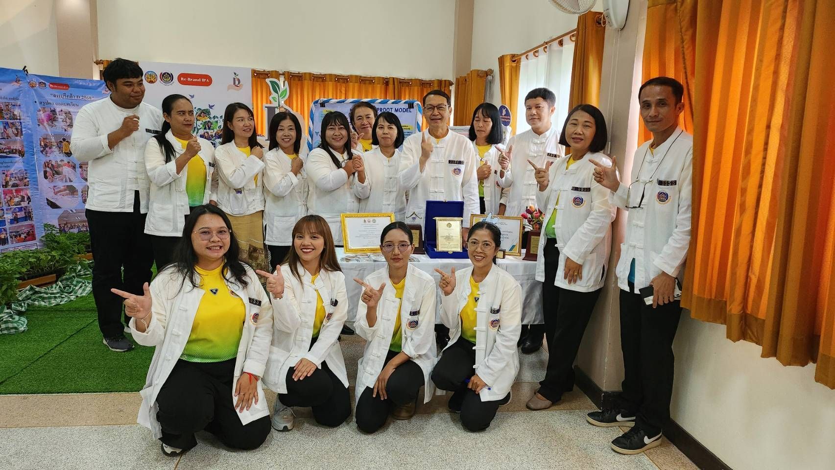 Sample Information: Chiang Mai PCD visits and encourages entrepreneurs at the "Commerce Market @ Chiang Mai" event.