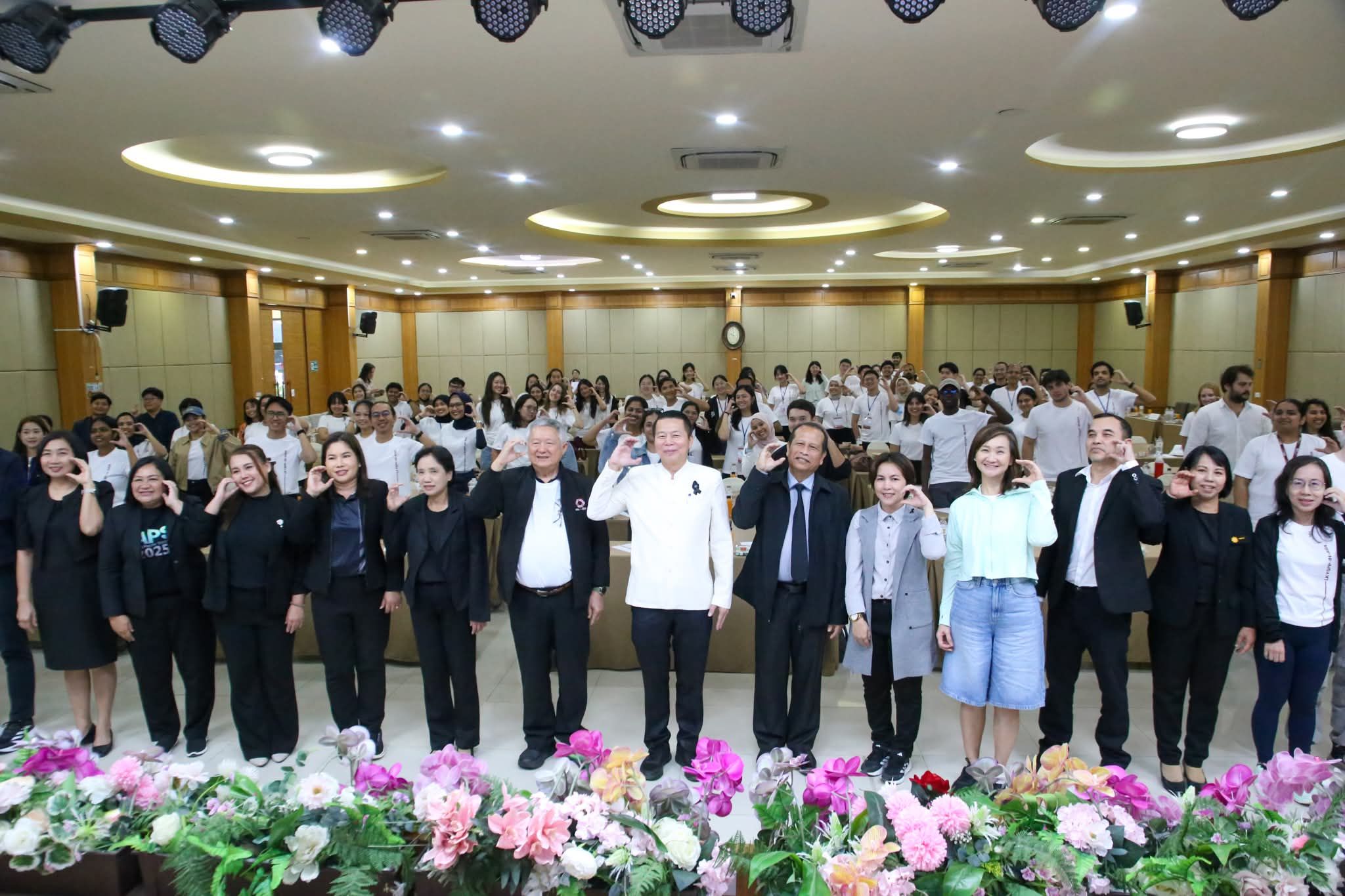  🕊📌พช.ชัยนาท ร่วมต้อนรับ คณะดูงานตามโครงการ LKYSPP สิงคโปร์ (Lee Kuan Yew School of Public Policy, National University of Singapore ) (LKYSPP-IN-ASIA 2025)  และเปิดโครงการ “พลังชุมชนกับการแก้ไขปัญหาและการพัฒนาเชิงพื้นที่”