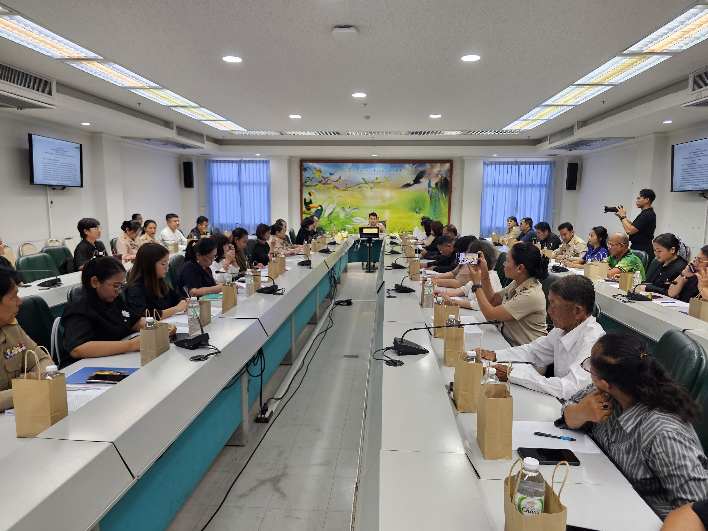 🕊📌จังหวัดชัยนาท เดินหน้าขับเคลื่อนโครงการ “ด้วยจงรักและภักดี” ผนึกกำลังจัดตั้ง “บริษัท อำเภอพอเพียง” สร้างวิสาหกิจเพื่อสังคม ยกระดับเศรษฐกิจฐานรากครบทั้ง 8 อำเภอ