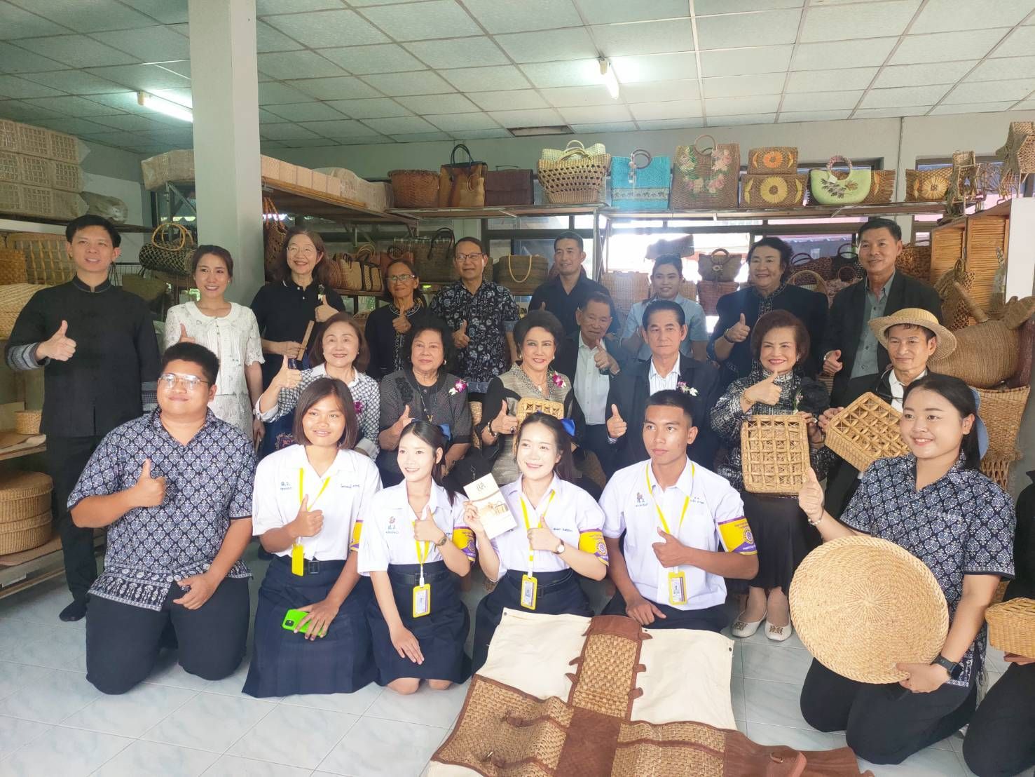 🕊️📌 พช.ชัยนาท ร่วมต้อนรับคณะกรรมการมูลนิธิศูนย์กลางประสานงานพัฒนาชนบท ลงพื้นที่พิจารณาคัดเลือก “กลุ่มผักตบชวาบ้านอ้อย” เข้าชิงรางวัล “หม่อมงามจิตต์ บุรฉัตร” ประจำปี 2569 สะท้อนพลังชุมชนเข้มแข็ง สืบสานภูมิปัญญาสู่การพัฒนาอย่างยั่งยืน